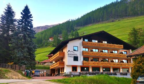 Madonna di Senales Hotel | Berghotel Tyrol