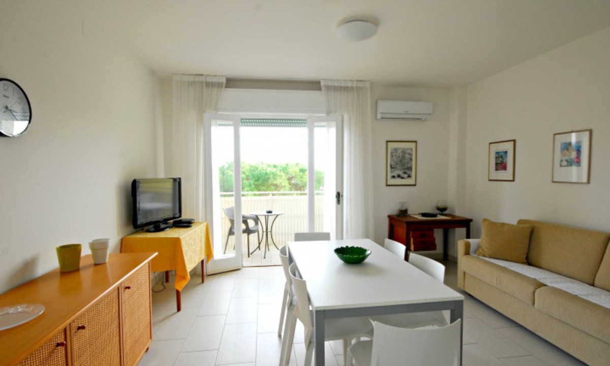 Lignano Sabbiadoro Apartment | Bright apartment with sea view