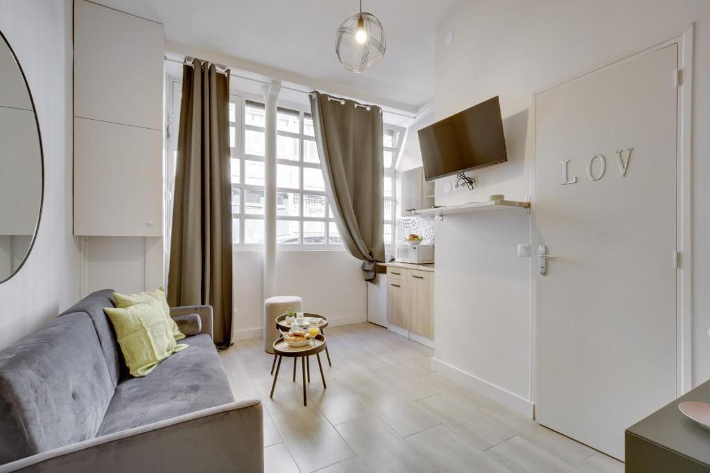 Hopital Saint-Louis Apartment | Bright Charming Modern Studio by Dreamy Canal St Martin 10eme Metro Goncourt
