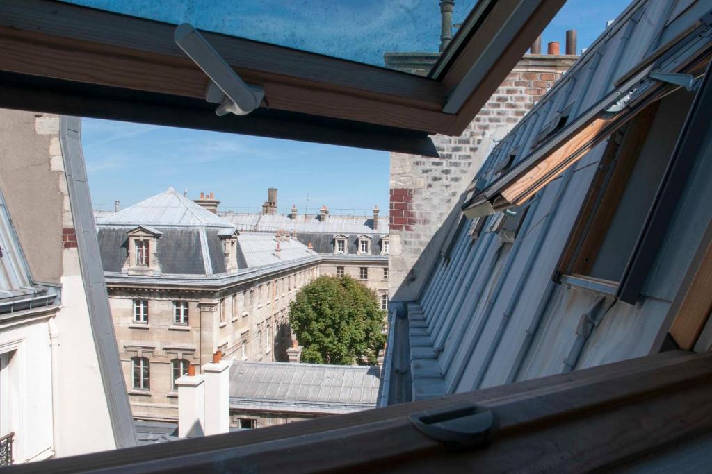 Quartier de Rochechouart Apartment | Bright Studio In The Heart Of Montmartre