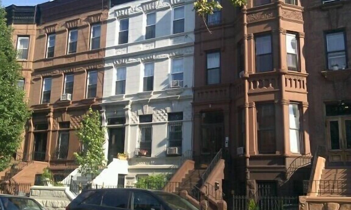 Bedford-Stuyvesant Apartment | BROOKLYN'S HISTORIC BROWNSTONE STUDIO APARTMENT