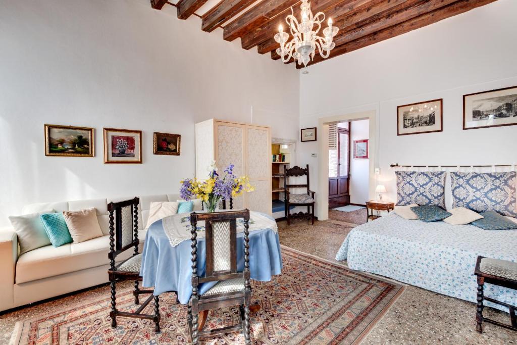 San Polo Apartment | Ca' Badoer West Studio