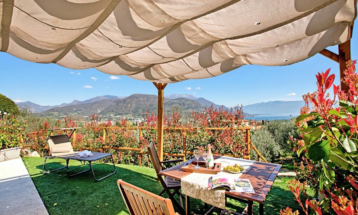 Cunettone-villa Apartment | Caffè Priscilla House parking & lakeview, Salò, Italy