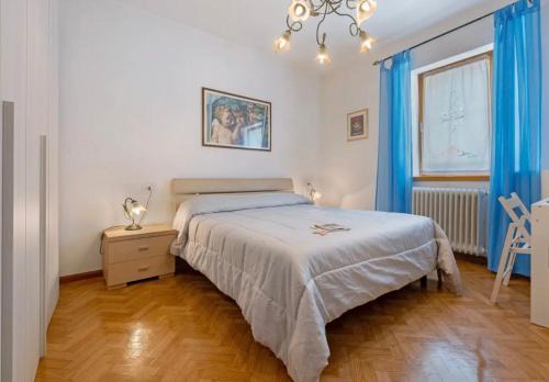 Roncone House | Camera Meridiana