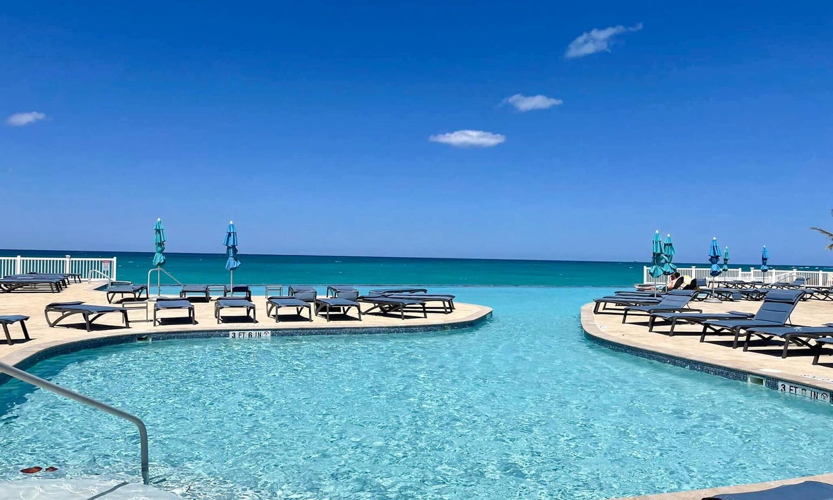 Alice Town Condo | Casa Azul welcomes you to a stunning ocean view condo steps away from the beach