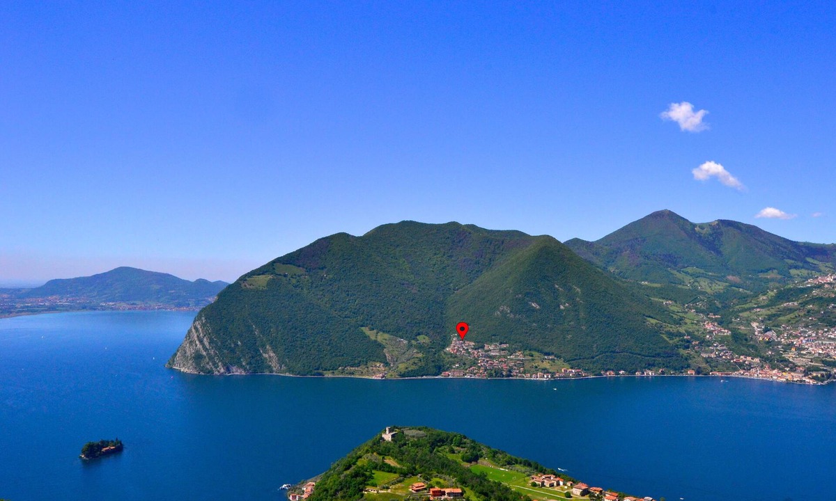 Tavernola Bergamasca House | Casa Moia – Luxury with Privacy, Airco, Pool & Open Views over Lake Iseo ★