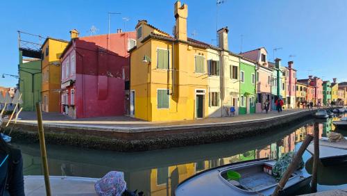 Burano House | Casa Yellow Corner - Seasons Real Estate - Burano