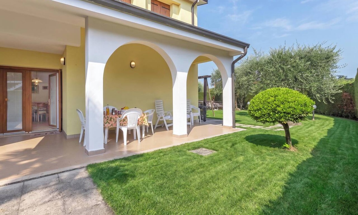 Colà Di Lazise House | Casa Zini- Garden Flat with Shared Pool, Colà di Lazise, Italy
