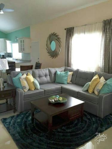 Kingston House | Caymanas Estate beautiful three bedroom house