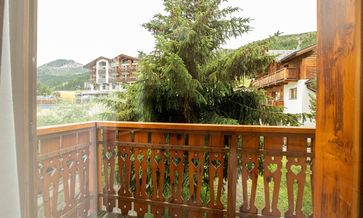 Livigno Ski Chalet | Chalet 'Apartment 1' with Mountain View, Shared Garden and Wi-Fi