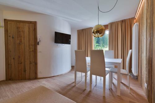 Campo Carlo Magno Apartment | Chalet Golf Campiglio/LuxApt/fronte piste-impianti-golf