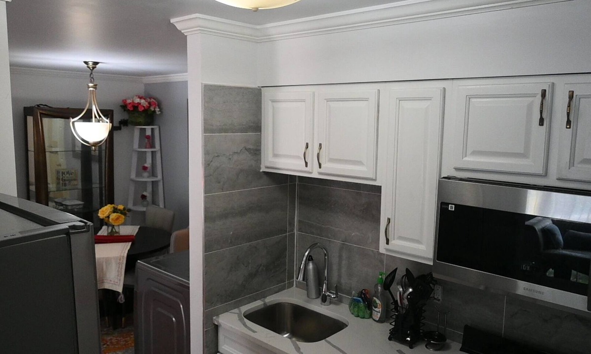 East New York Apartment | Charming 2-bedroom apartment in Brooklyn. Close to Gateway Mall & 10 min to JFK.