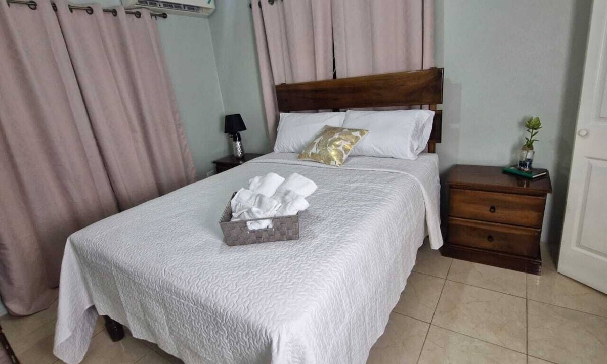 Hellshire House | Charming 3-bedroom house in Hellshire with WiFi and AC