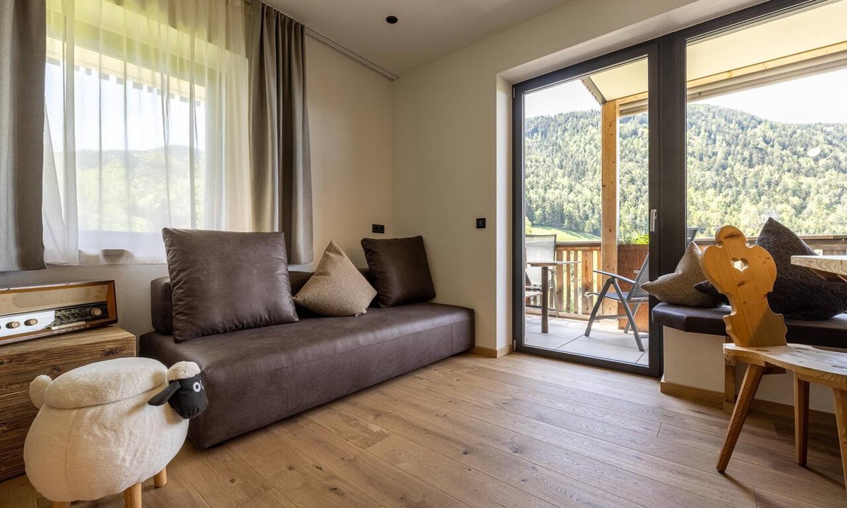 Collepietra Apartment | Charming Apartment “Sonnleiten Sonnenalm” with Mountain View