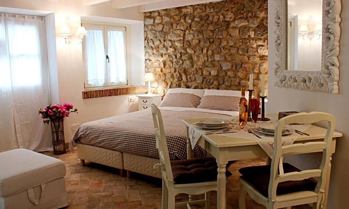Polcenigo Apartment | Charming studio in wonderful Polcenigo with WiFi, AC