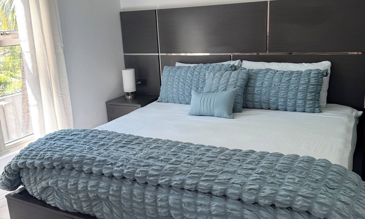 Nassau Apartment | Chic studio for business and pleasure near restaurants in beautiful Nassau