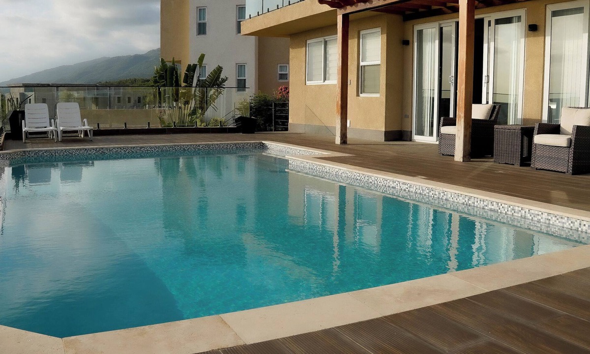 Whitehouse House | Club 37 @ Whitehouse Beach Club, 3bedroom WIFI, Pool and other modern amenities