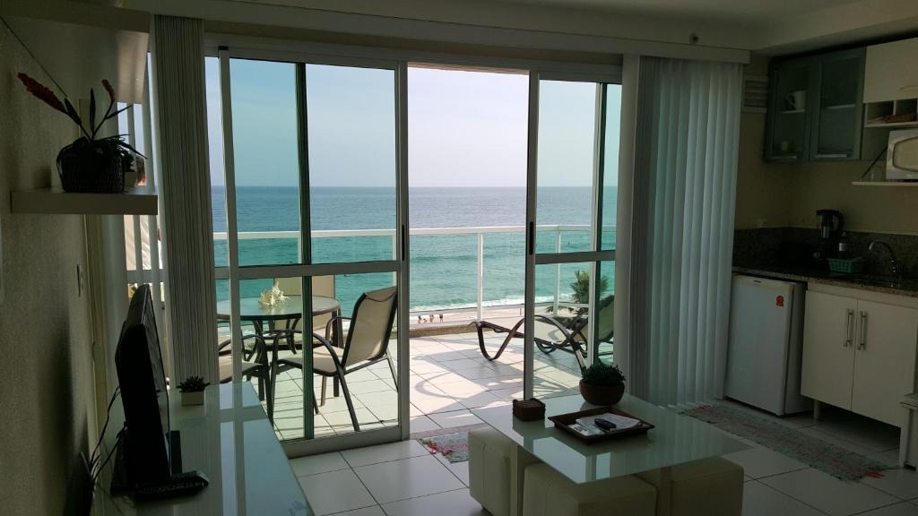 Recreio dos Bandeirantes Apartment | Cobertura em Frente ao Mar no Recreio