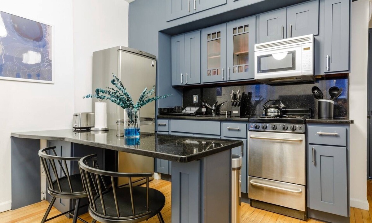 Lincoln Square Apartment | Convenient Apartment #282