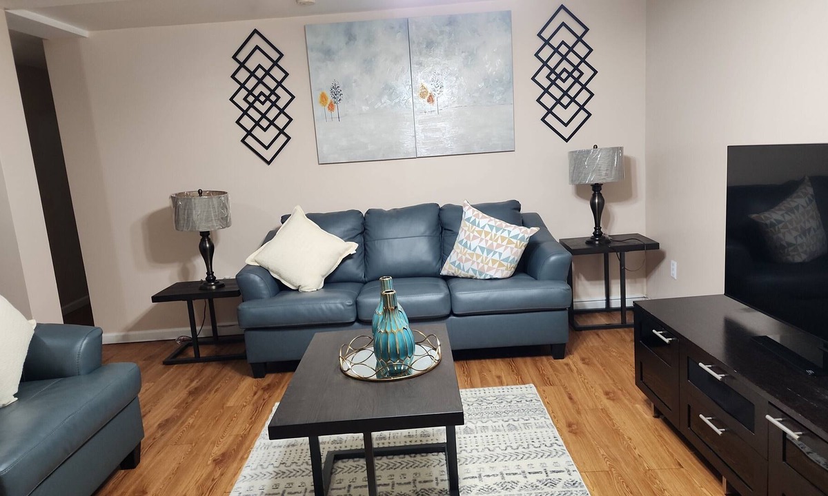 Port Richmond House | Cozy Apartment