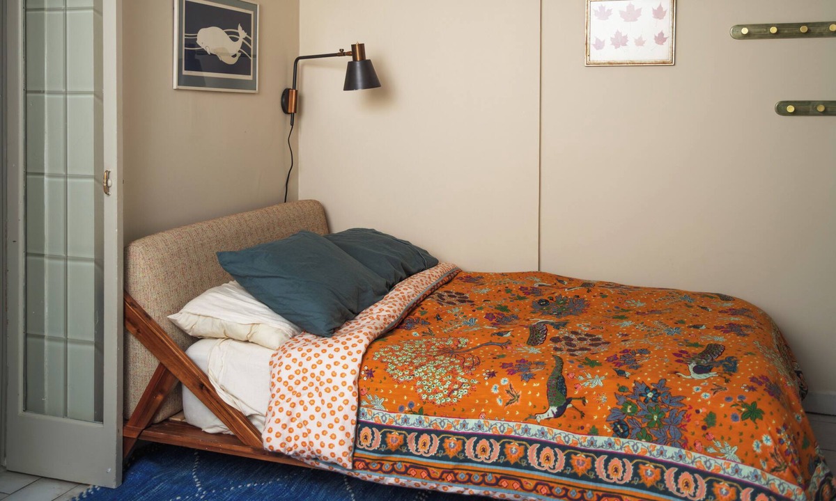 Clinton Hill Apartment | Cozy Garden Apartment in Pre War Row House with gym