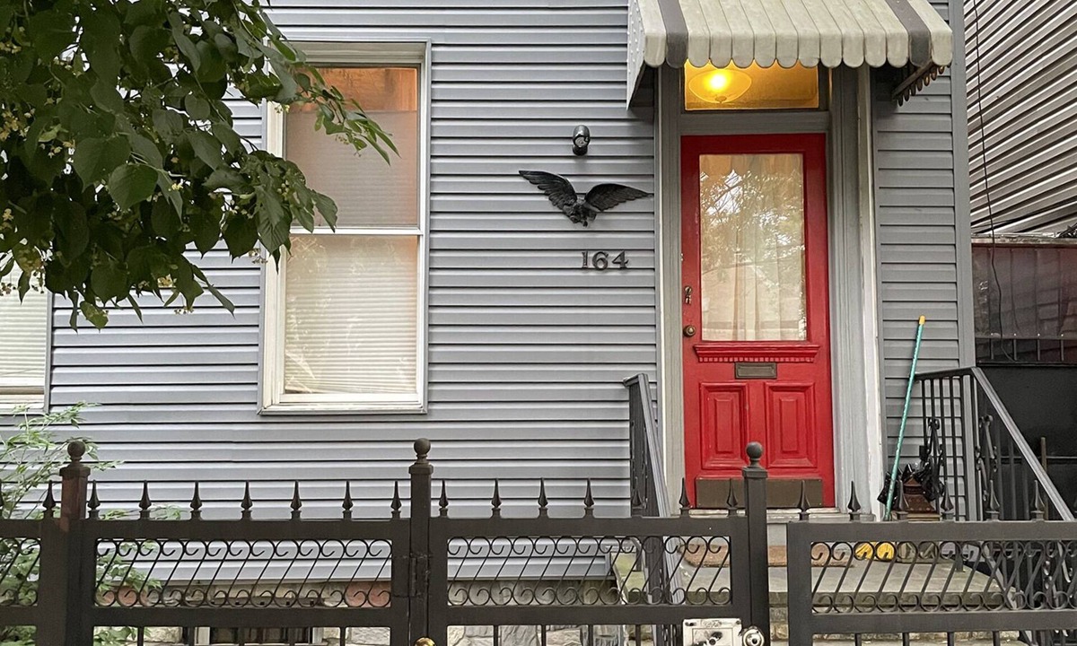 Greenpoint House | Cozy, light filled duplex townhome in vibrant Greenpoint, Brooklyn, with garden!