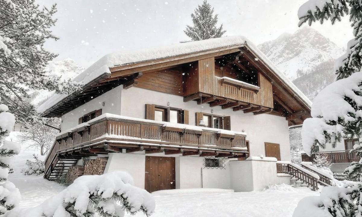 San Vito di Cadore Apartment | Cozy mountain house with private garden a few kilometers from Cortina.