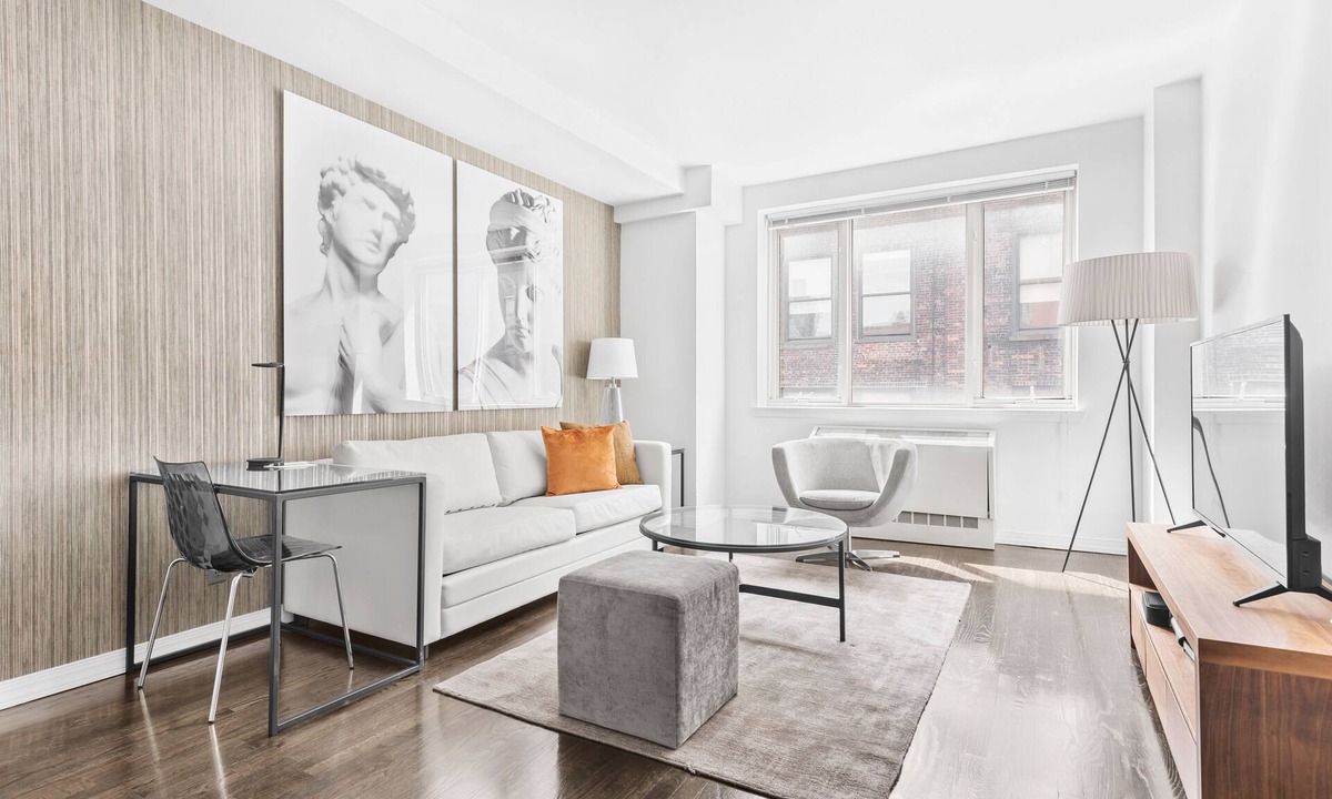 Central Park South Apartment | Cozy One Bedroom on the Upper East Side