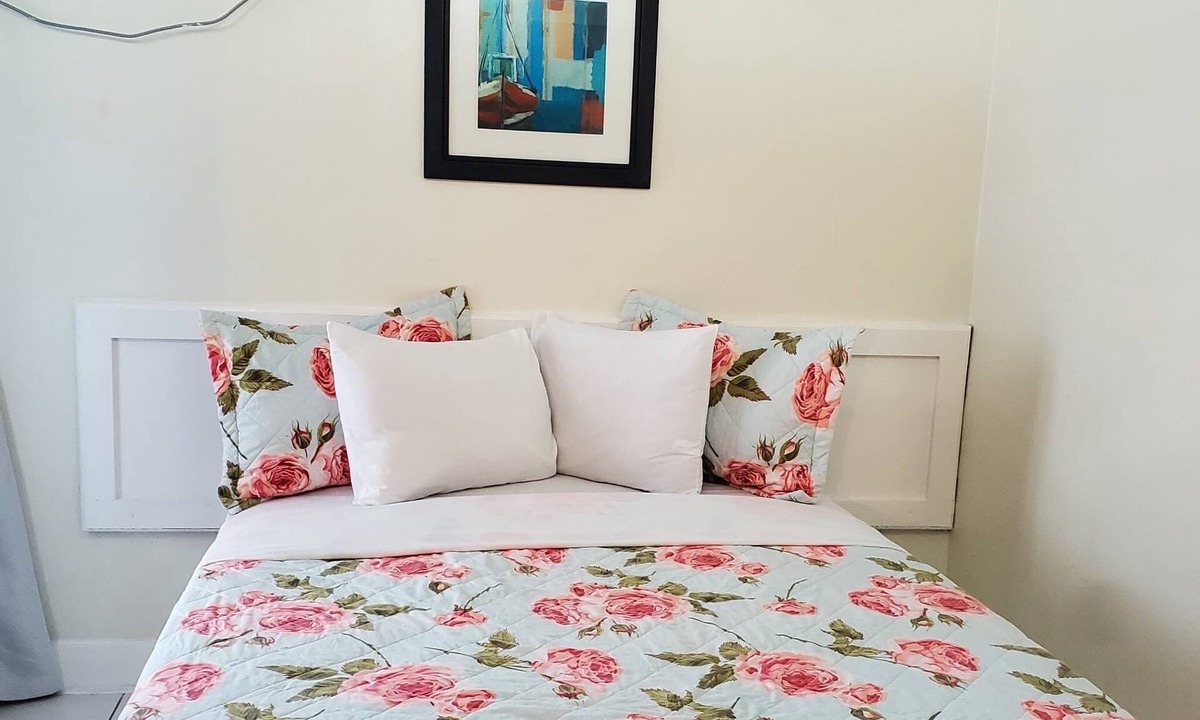 Westward Villas Subdivision Hotel | Cozy Queen Hideaway