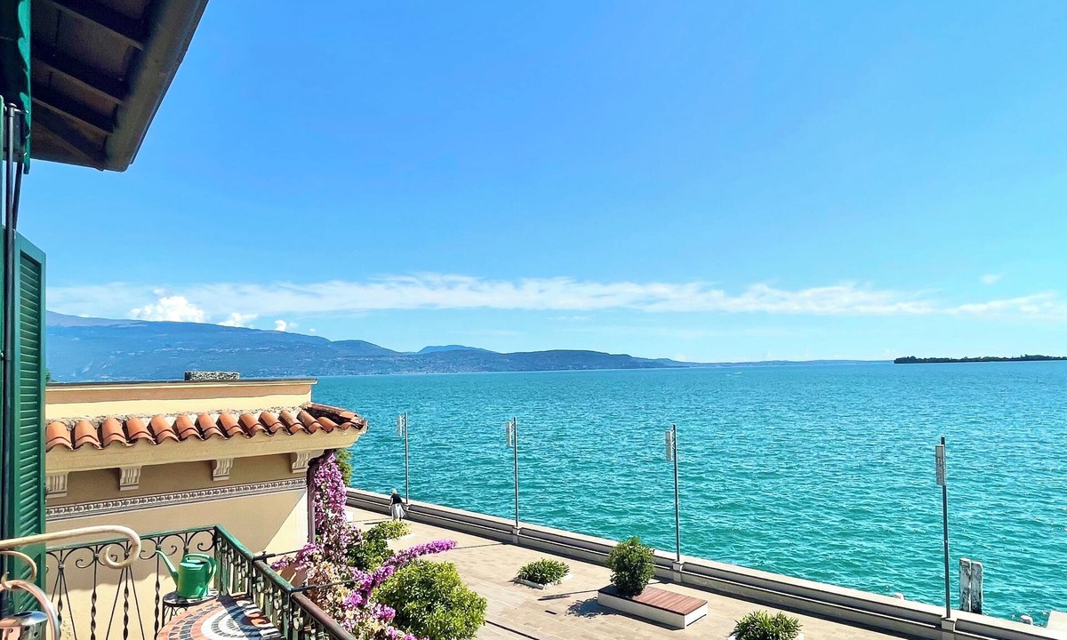 Morgnaga Apartment | D1MORA Riviera - lakefront apartment with spectacular views