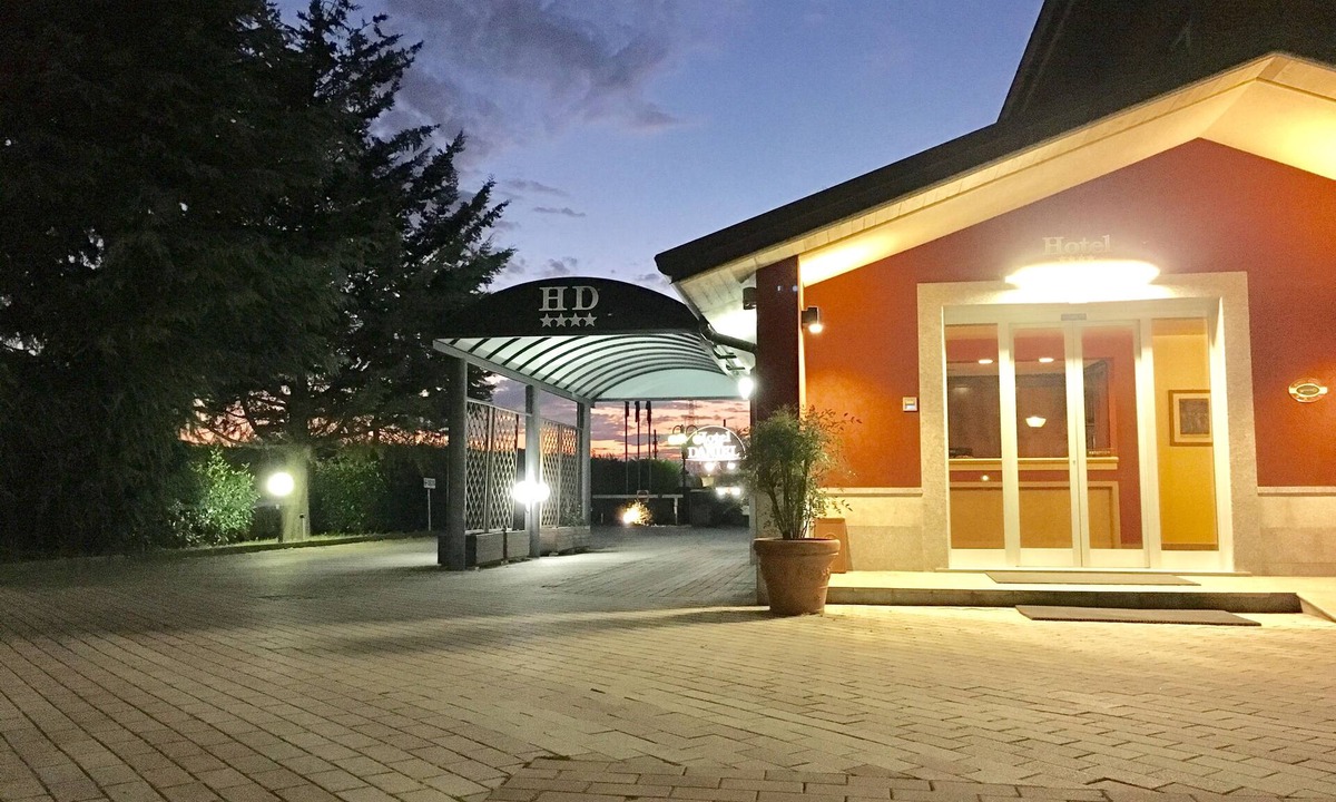 Basiano Hotel | Daniel