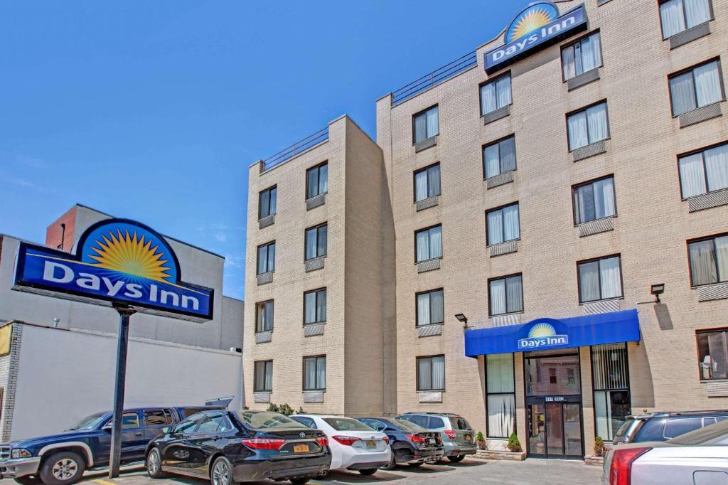 Brooklyn Hotel | Days Inn by Wyndham Brooklyn