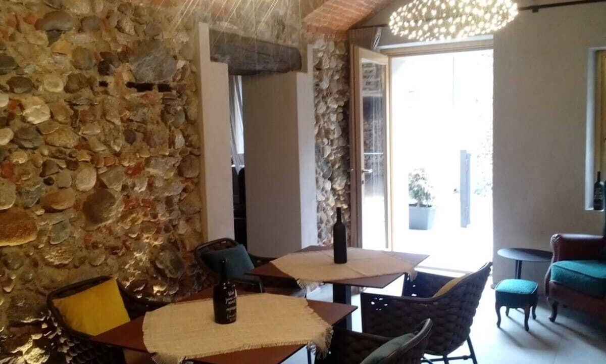 Borgomanero Bed & Breakfast | Decanter House