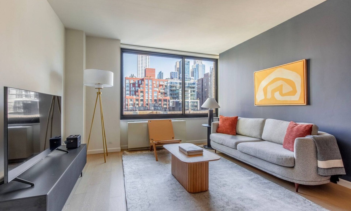Chelsea Apartment | Deluxe Chelsea 1BR w/Doorman & Gym, nr Attractions, by Blueground
