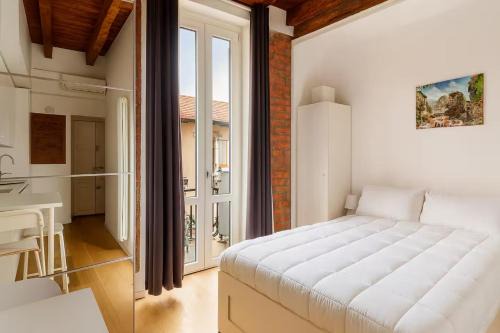 NoLo Apartment | Elegant Oasis 10 min Central Station with Balcony e WIFI near M1 Rovereto