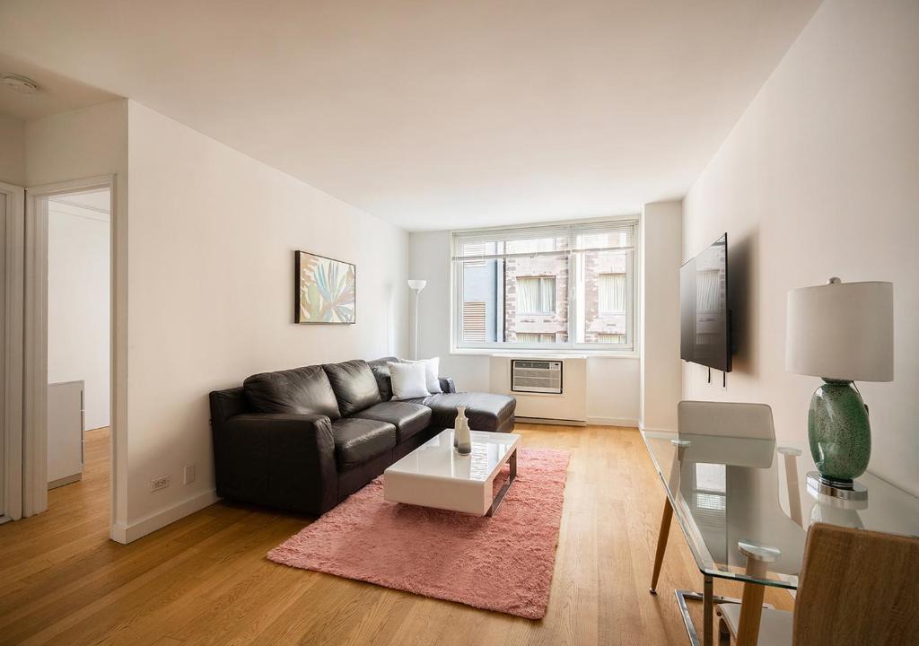 Lincoln Square Apartment | Elegant One Bed Apartment At Columbus