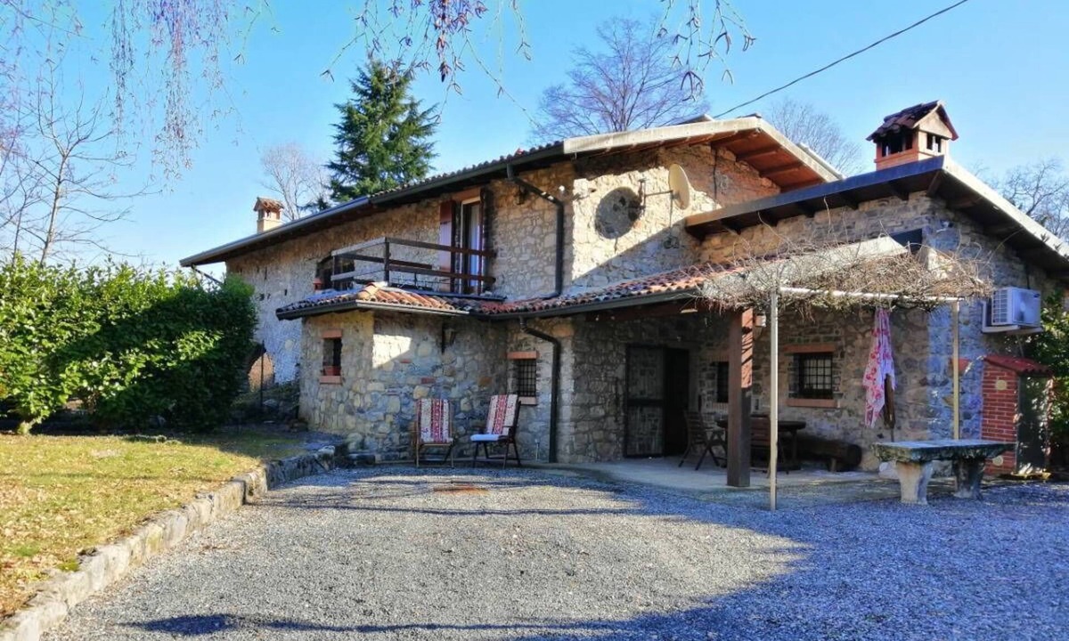 Solto Collina Apartment | Elena's Chalet. .