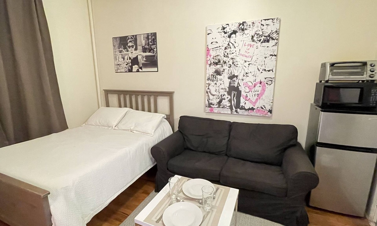 Hamilton Heights House | Entire Apart. Cozy Studio in a Private Townhouse