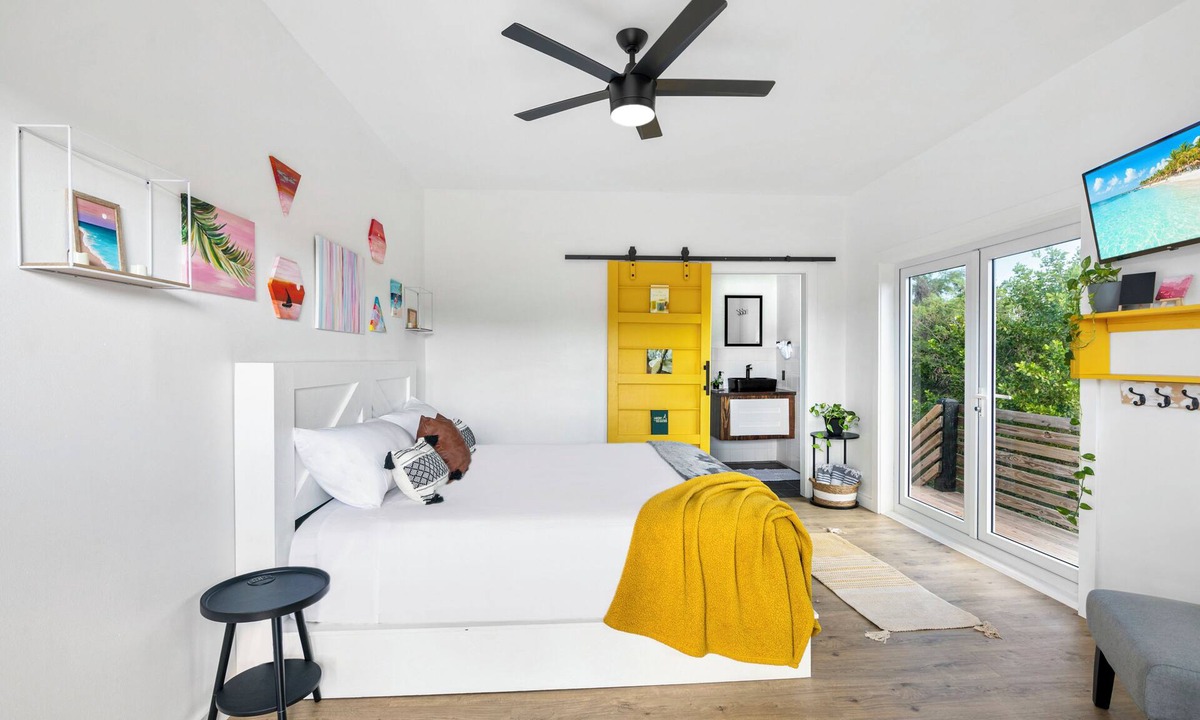 George Town Apartment | Exuma Studio w/King Bed Ideal for Couples or Solo Travel Near George Town
