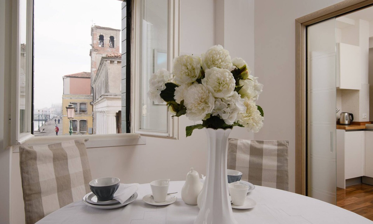 Molina Apartment | FABULOUS CANAL VIEWS, CONTEMPORARY DESIGNER APARTMENT IN VENICE 2 BEDS, 2 BATHS