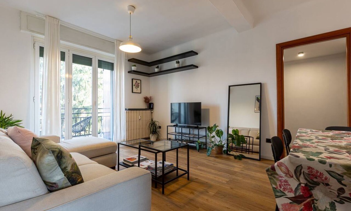 Crescenzago Apartment | Family Friendly & Spacious w/Balcony near Station