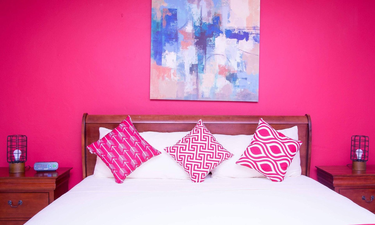 Molynes Gardens Apartment | Fully AC'ed, Quite Neighbor, Kingston Prime location, King Bed, Wifi, Cable,Gate