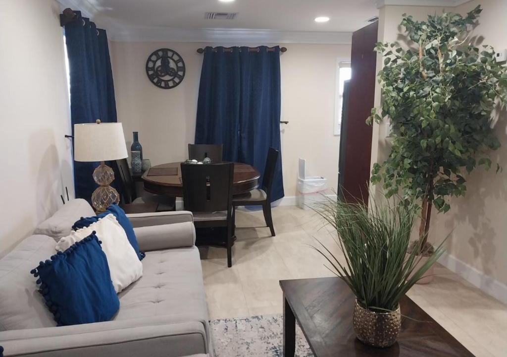 George Town Apartment | Georgetown Exuma Luxury Streetview Apartment