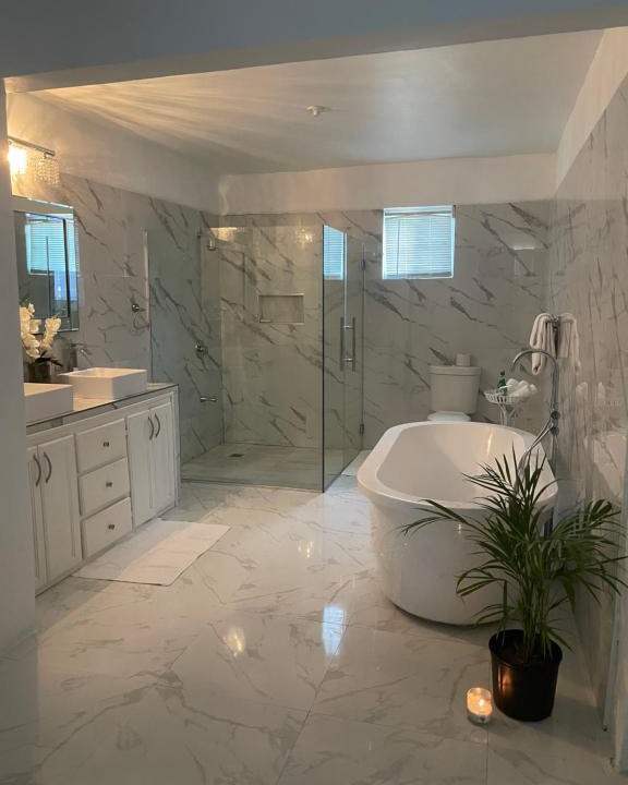 Runaway Bay Apartment | Glistening diamond suite