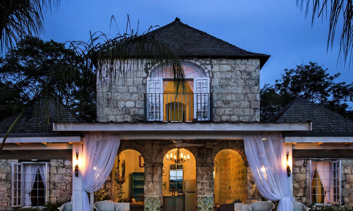 Windsor Villa | Good Hope Coach House, historic cut stone house with modern amenities