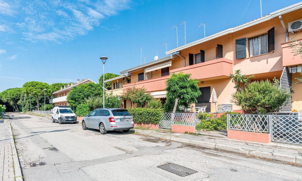 Rosolina Mare House | Gorgeous home in Rosolina Mare RO