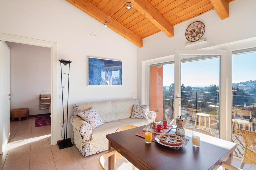 San Fermo della Battaglia Apartment | GuestHost - APT with balcony close to Switzerland!