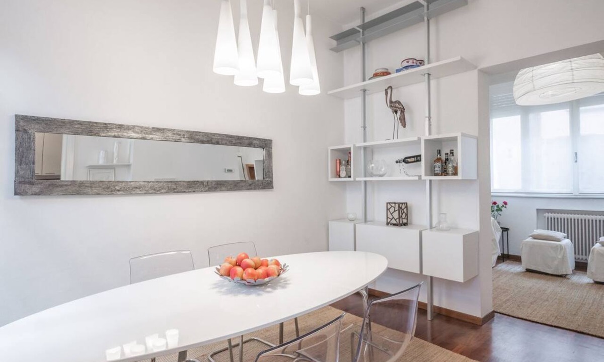 City Center Padova Apartment | GuestHost - Exclusive apartment of 85 square meters for 4 people, located on the first floor of a building WITHOUT elevator (you have to make the stairs to access). Located in the heart of Padua, a short walk from Piazza delle Erbe, less than 5 min walk