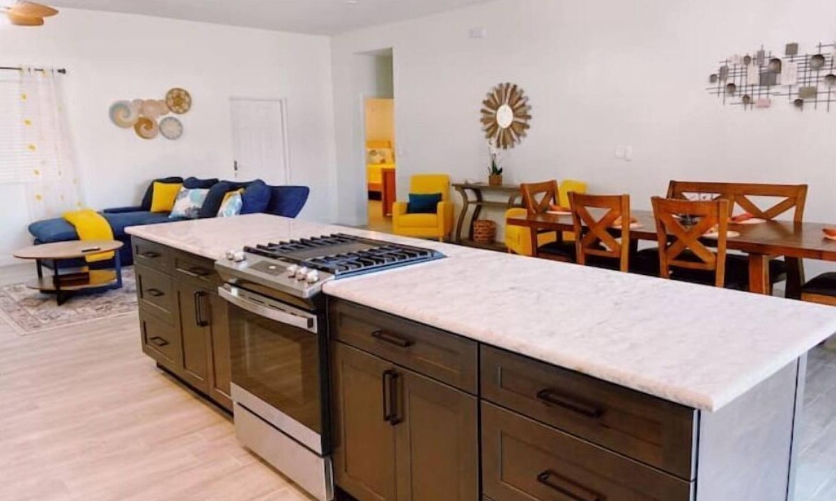 Freeport House | Hallodaze -Stylish Seahorse Villa