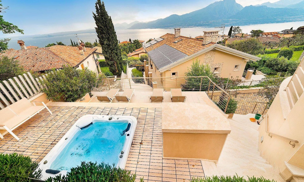 Holiday Torri Del Benaco Persons Bedrooms | Albisano